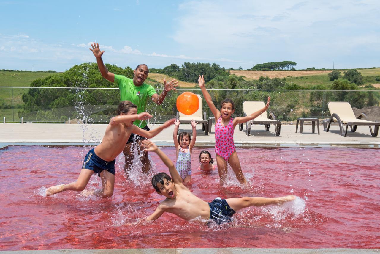 Vila Gale Sintra Luaran gambar Family in a swimming pool